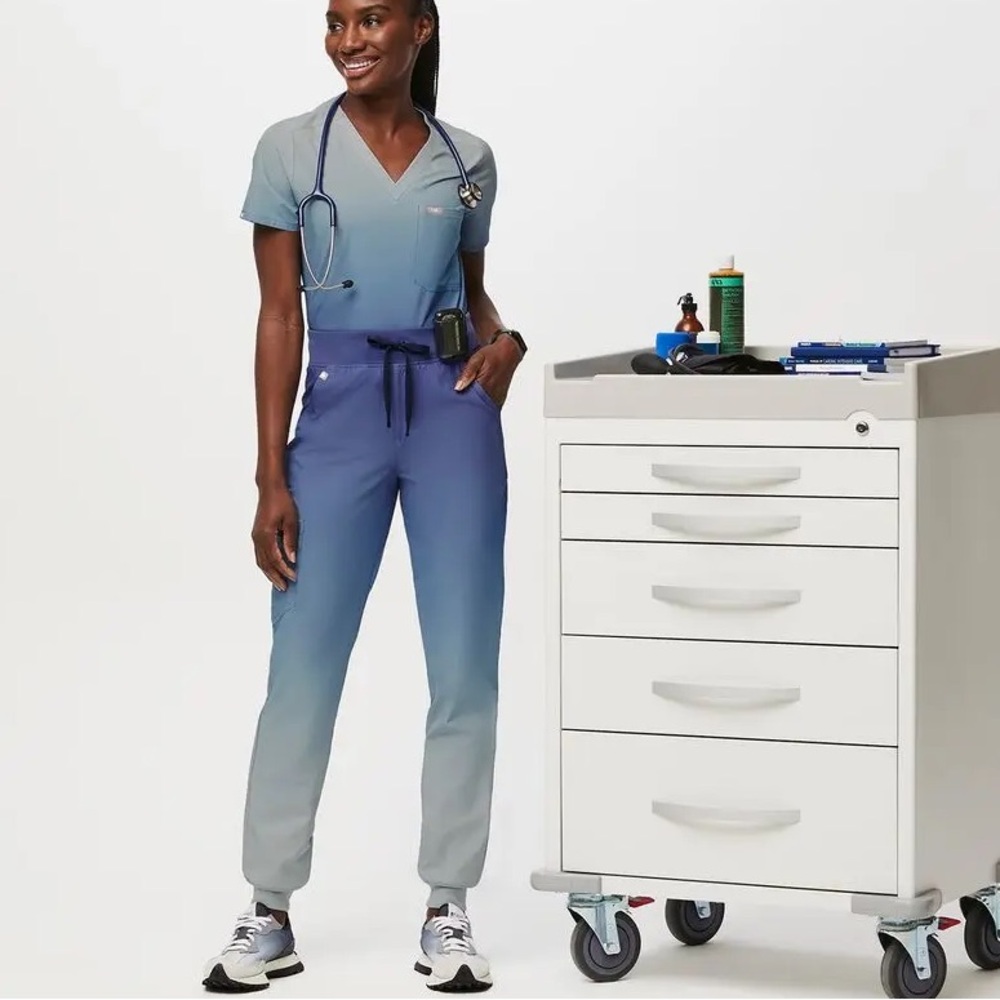 FIGS- Scrub Set Ombré High Waisted Zamora FREEx Lined Jogger Catarina One Pocket